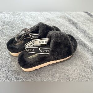 Koolaburra Black Fuzzy Slide Sandals, Girls Size 2, UGG